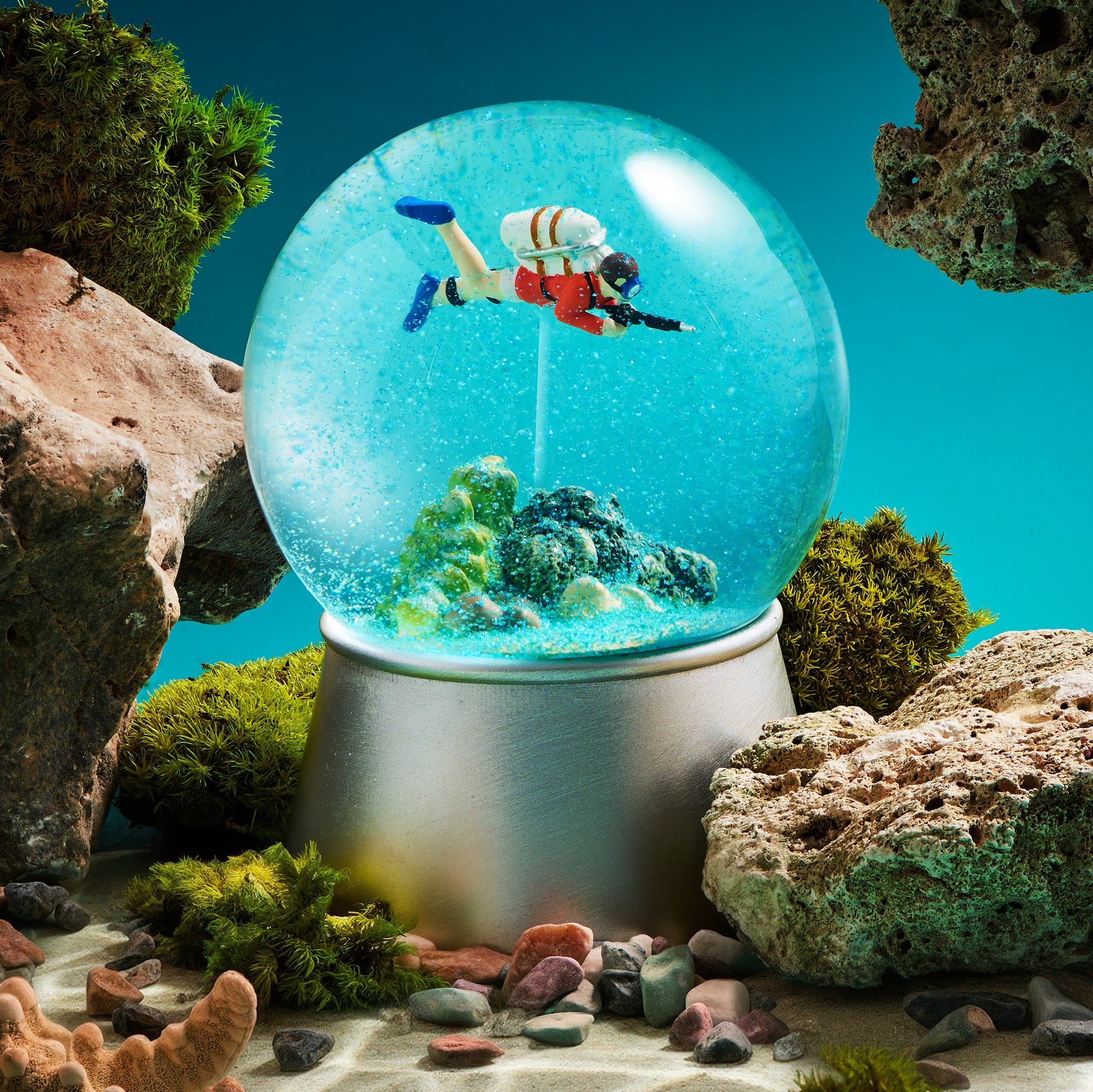 James Bond Thunderball Sea Globe - Limited Edition (Outlet Item)