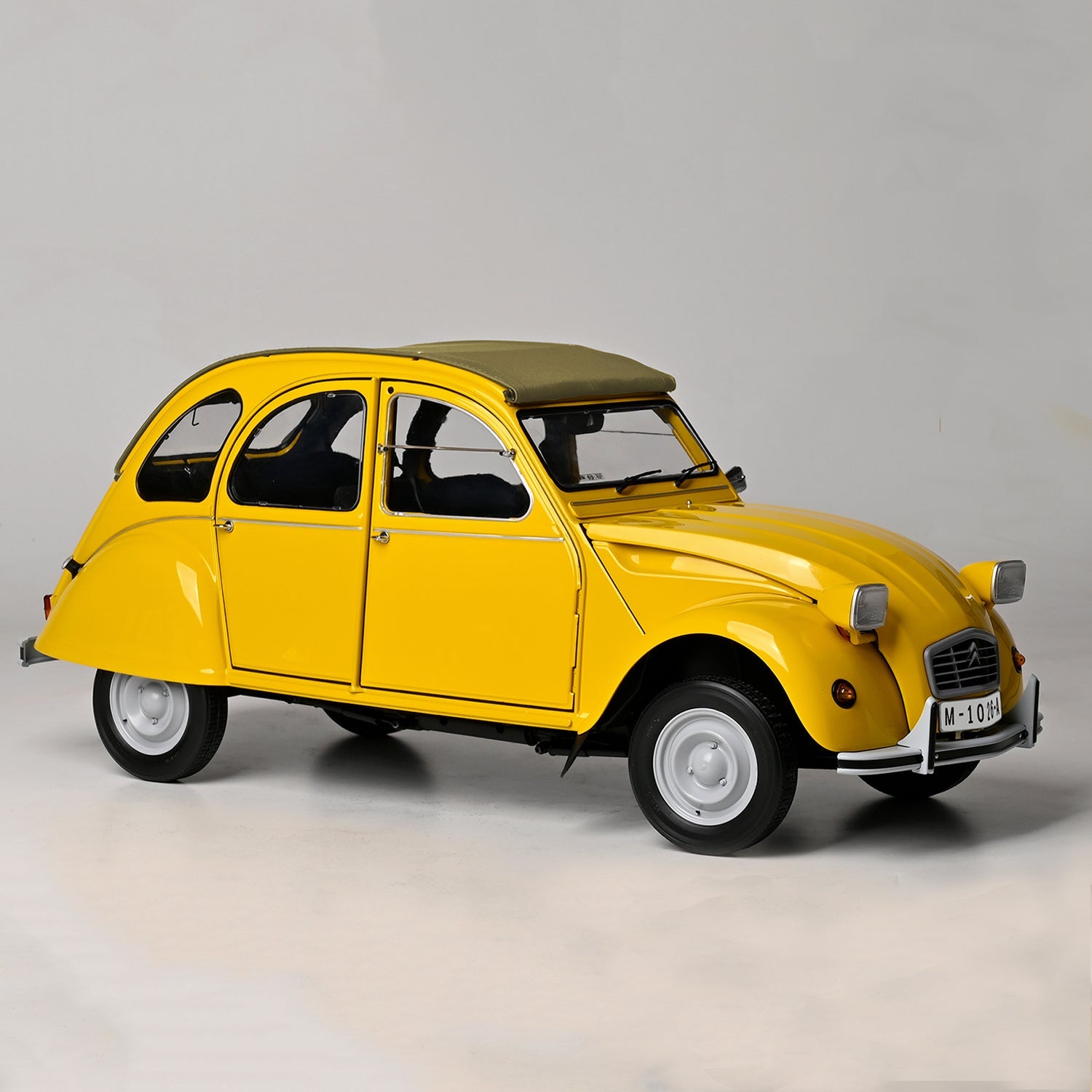 James Bond For Your Eyes Only Citroën 2CV Model Car Kit - By Agora Models (Pre-order)
