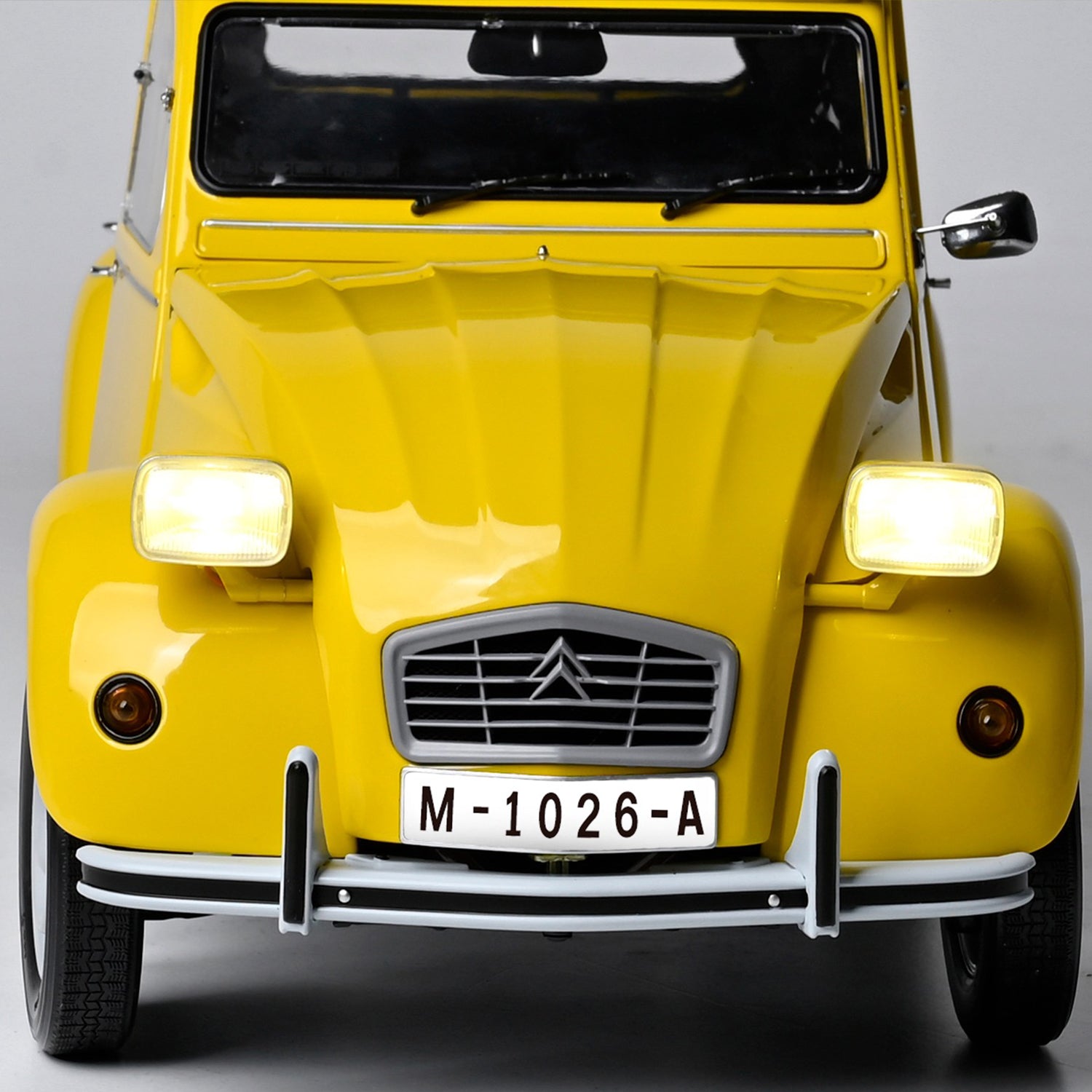 James Bond For Your Eyes Only Citroën 2CV Model Car Kit - Numbered Collector's Edition - By Agora Models (Pre-order)
