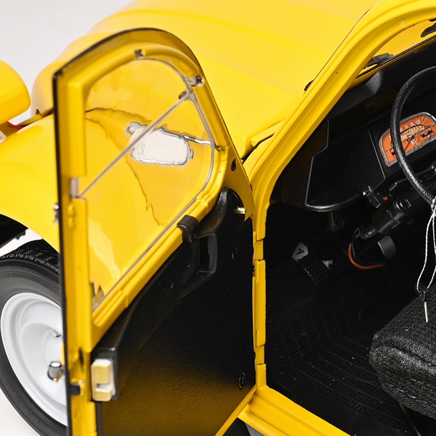 James Bond For Your Eyes Only Citroën 2CV Model Car Kit - Numbered Collector's Edition - By Agora Models (Pre-order)