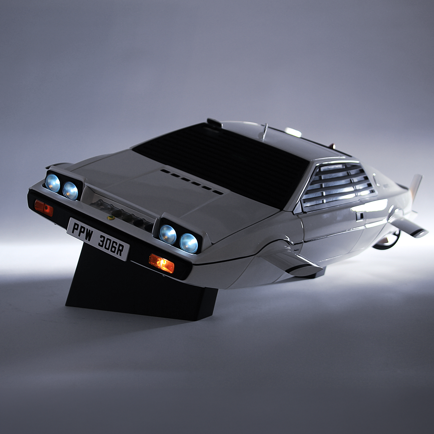 James Bond The Spy Who Loved Me Lotus Esprit Model Car Kit - By Agora Models