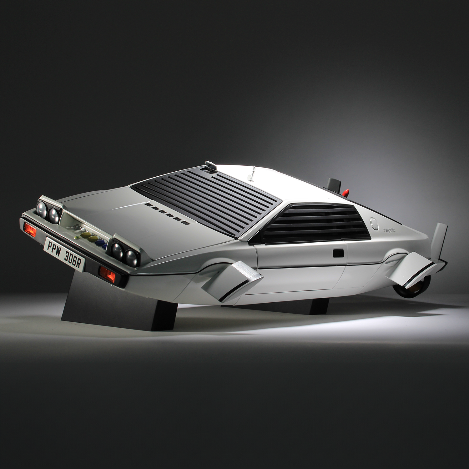 James Bond The Spy Who Loved Me Lotus Esprit Model Car Kit - By Agora Models