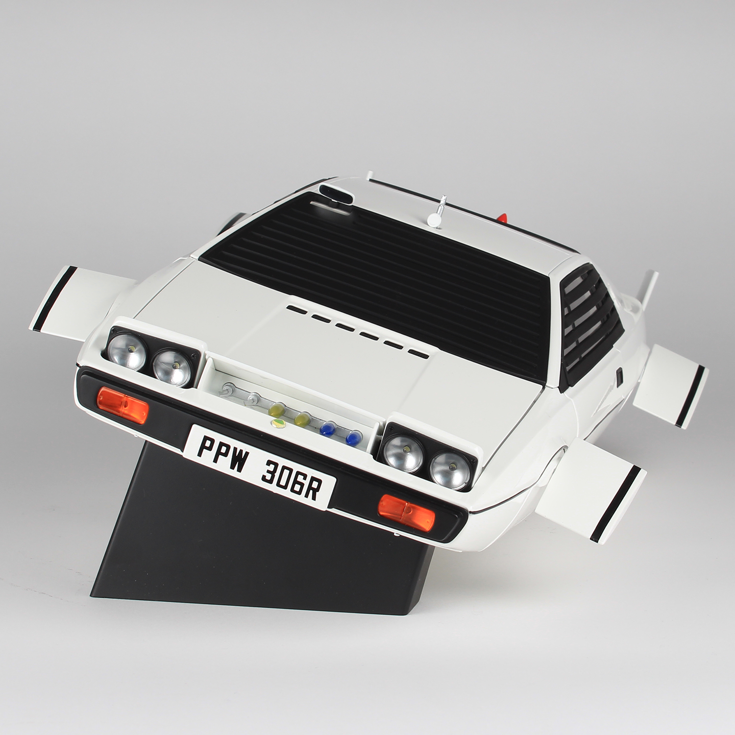 James Bond The Spy Who Loved Me Lotus Esprit Model Car Kit - Collector's Numbered Edition - By Agora Models