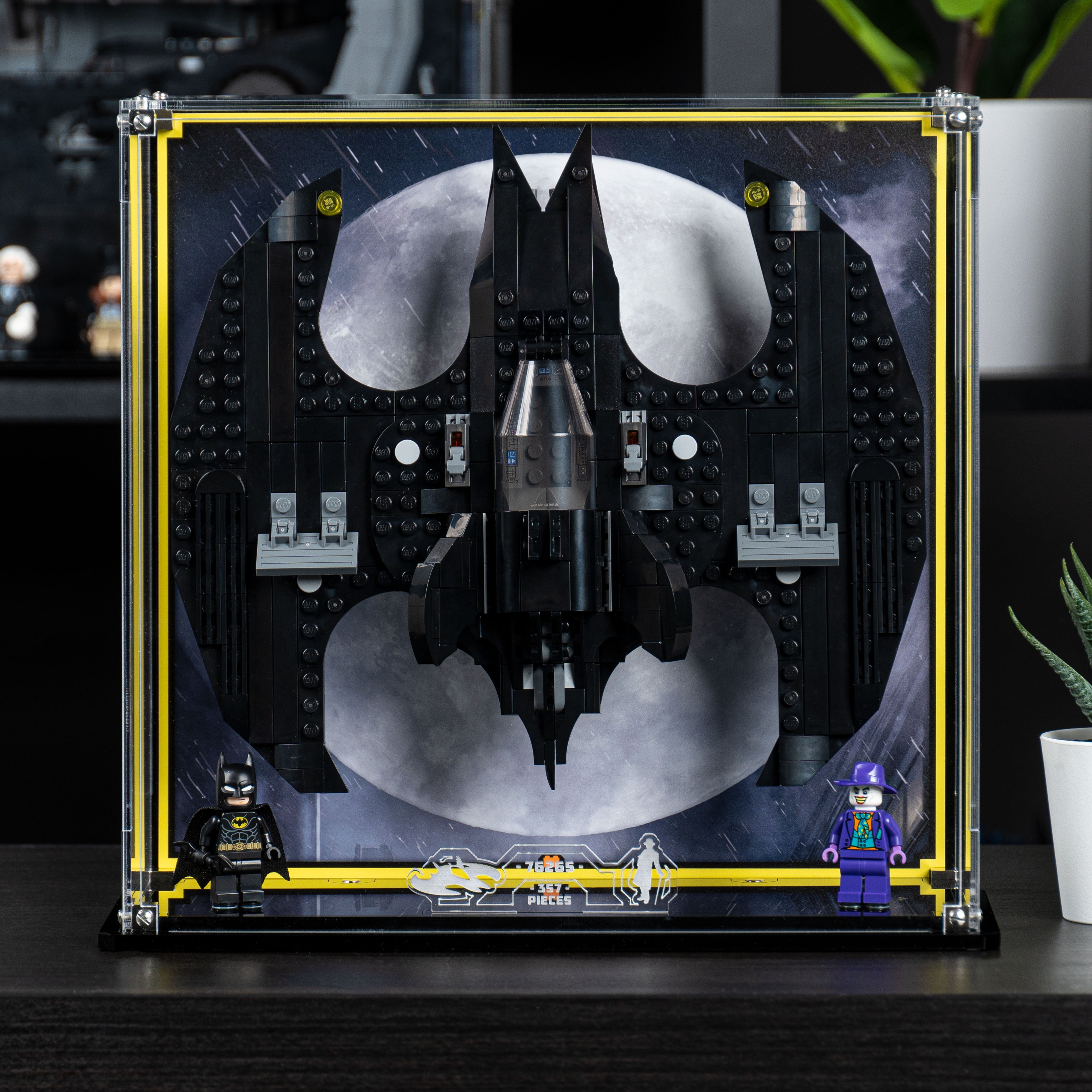 Display Case for LEGO® Batman: Batwing: Batman™ vs. The Joker™ (76265)