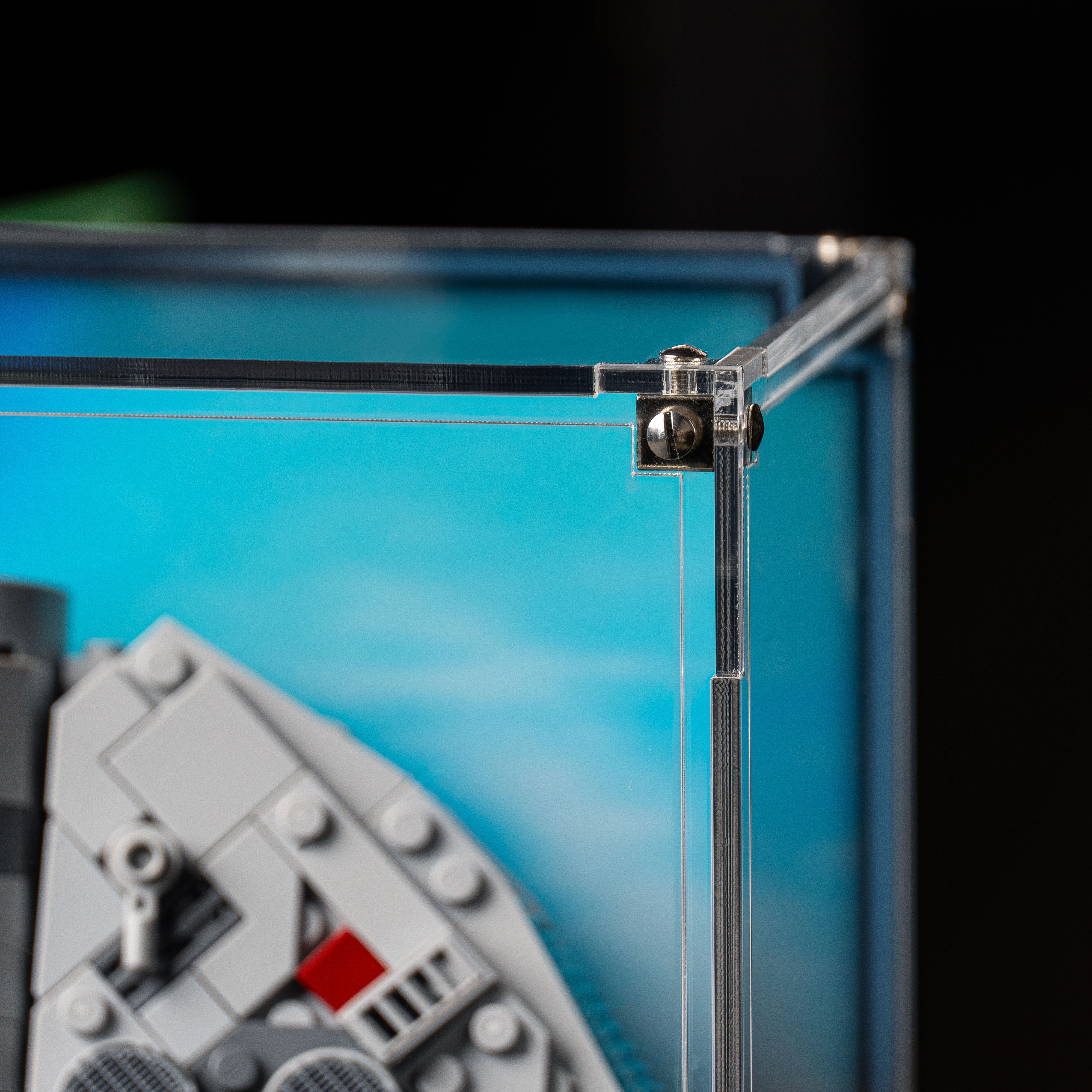 Horizontal & Angled Display Cases for LEGO® Star Wars™ Midi Scale Millennium Falcon™ (75375)