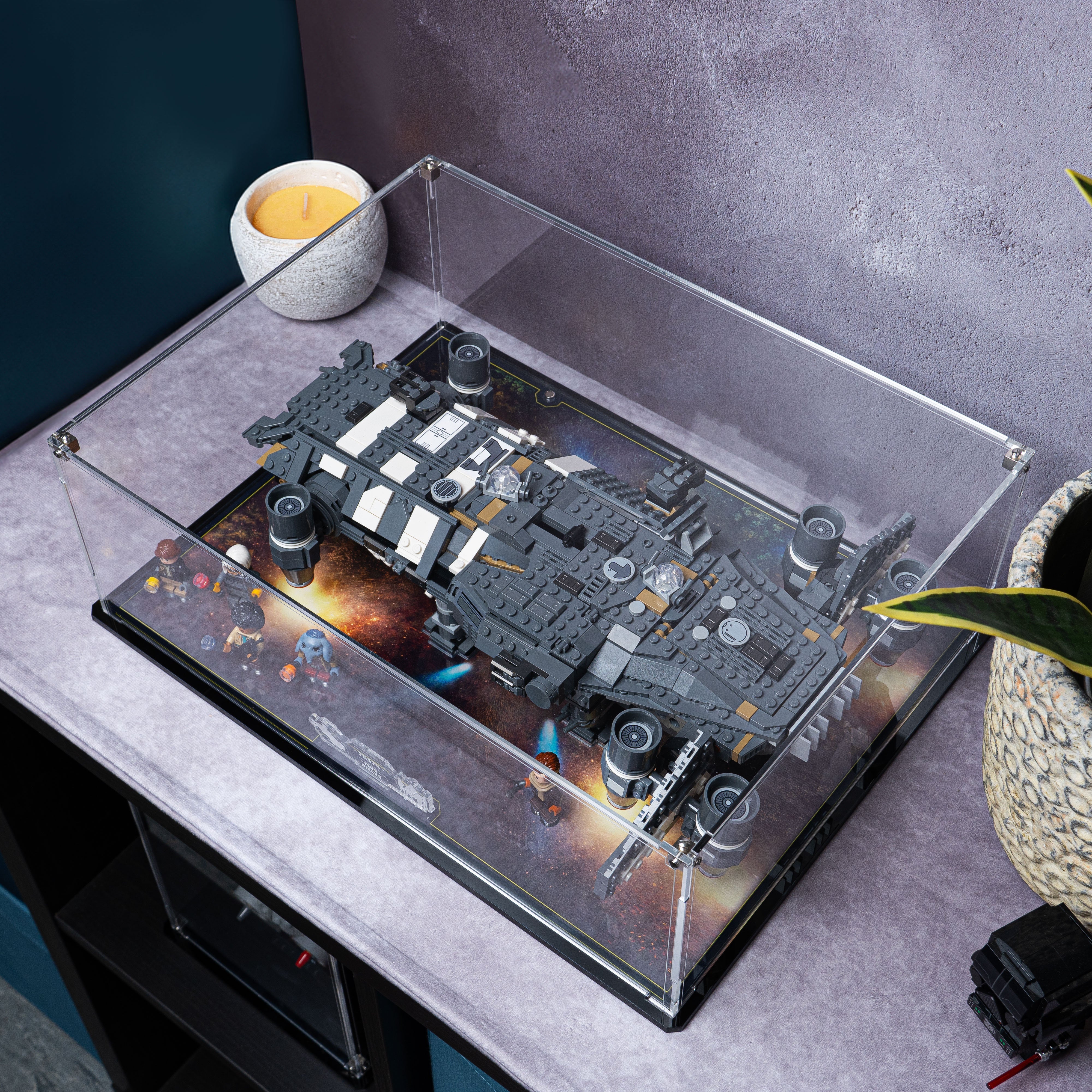 Display Case for LEGO® Star Wars: The Onyx Cinder (75374)