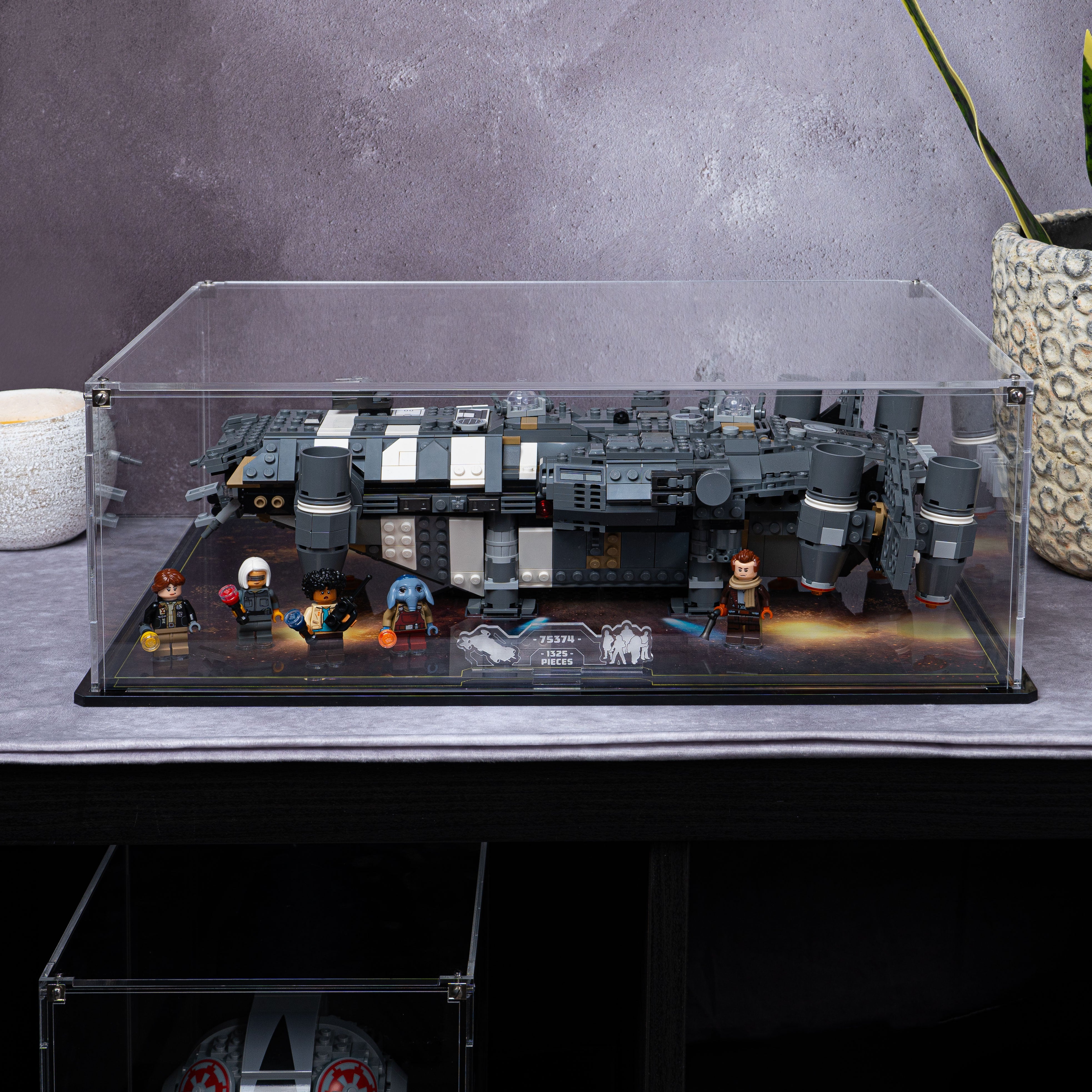 Display Case for LEGO® Star Wars: The Onyx Cinder (75374)