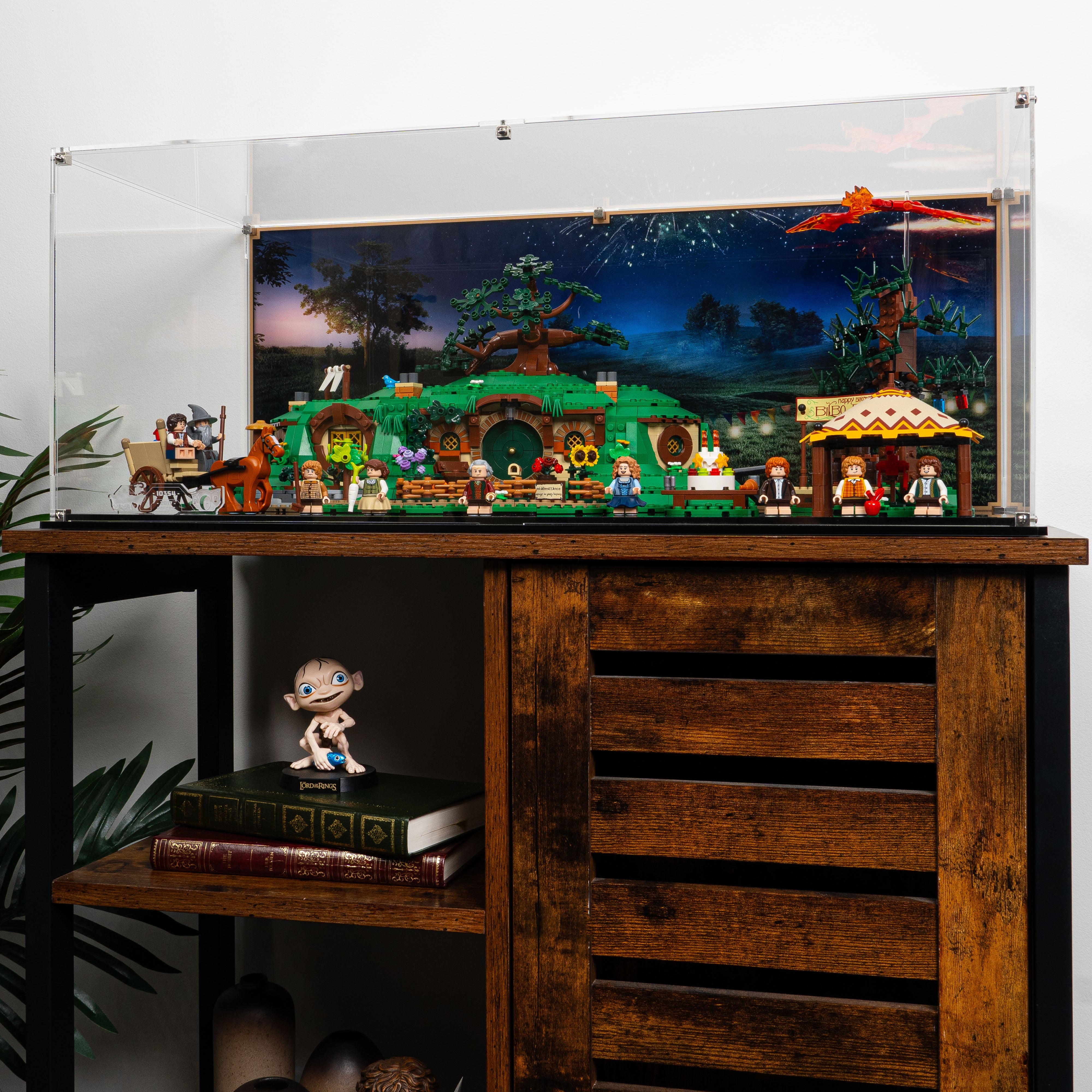 Display Case for LEGO® Icons: Lord of the Rings The Shire™ (10354)
