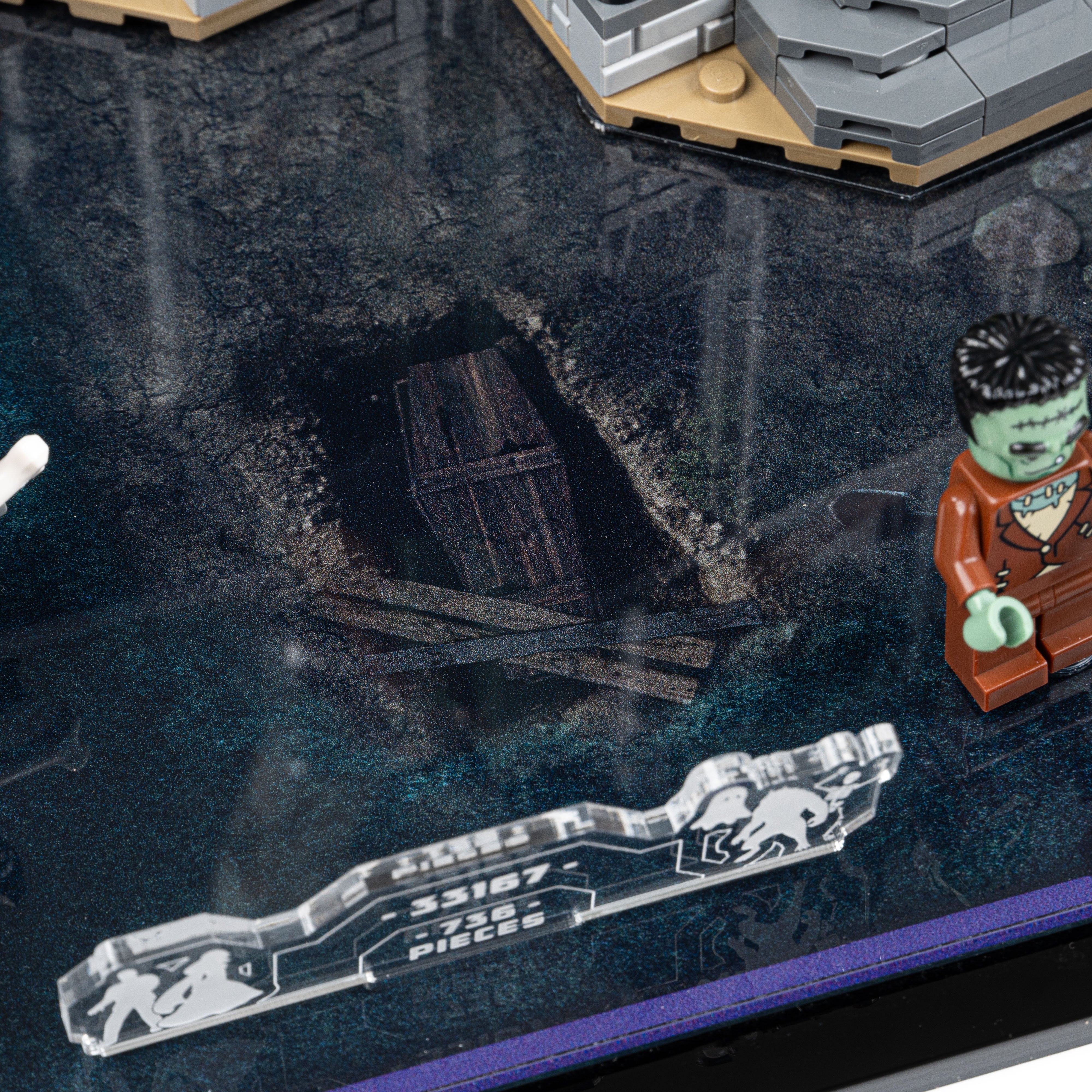 Display Case for LEGO® Creator: Haunted Mansion (31167)