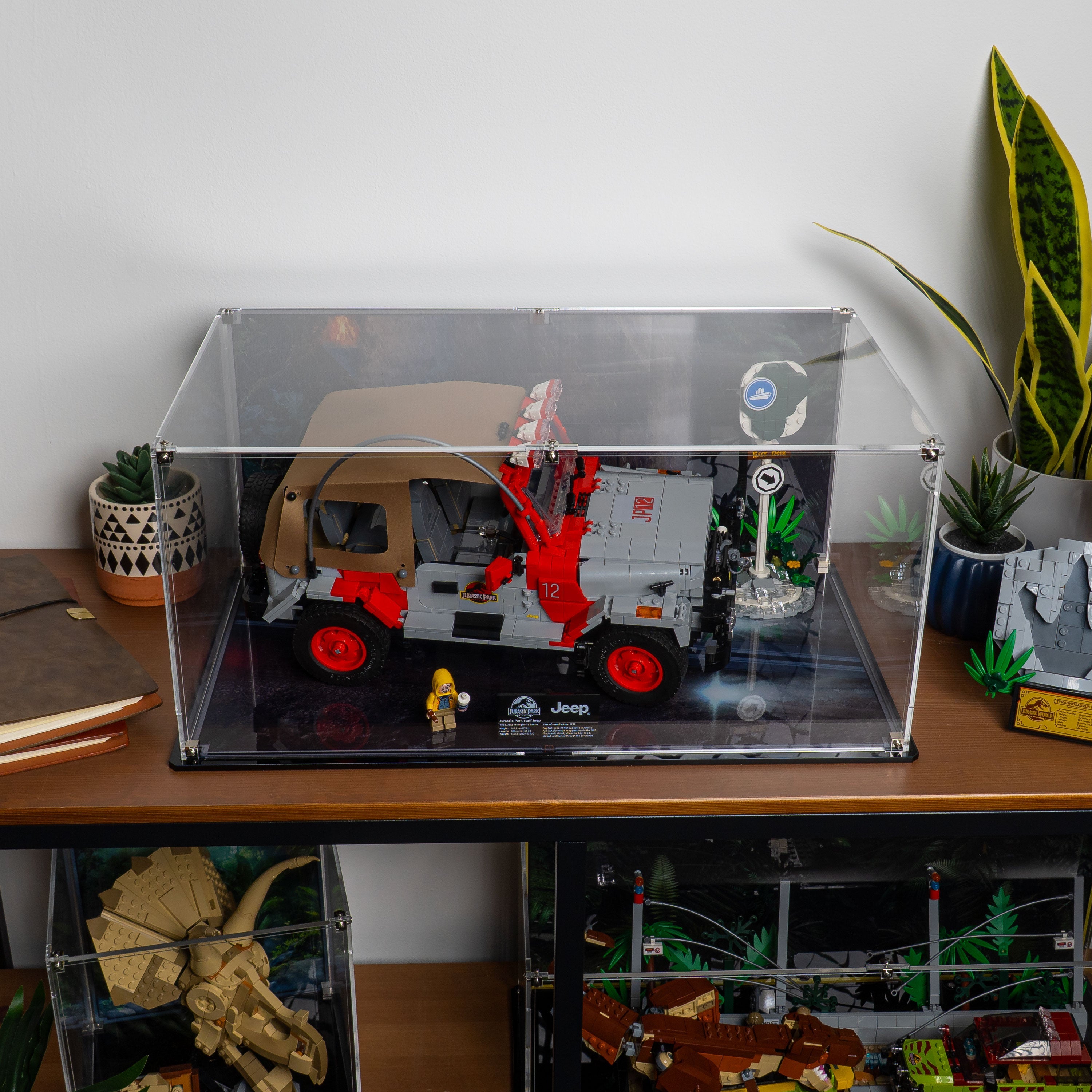 Display Case for LEGO® Jurassic Park Jeep® Wrangler (77984)