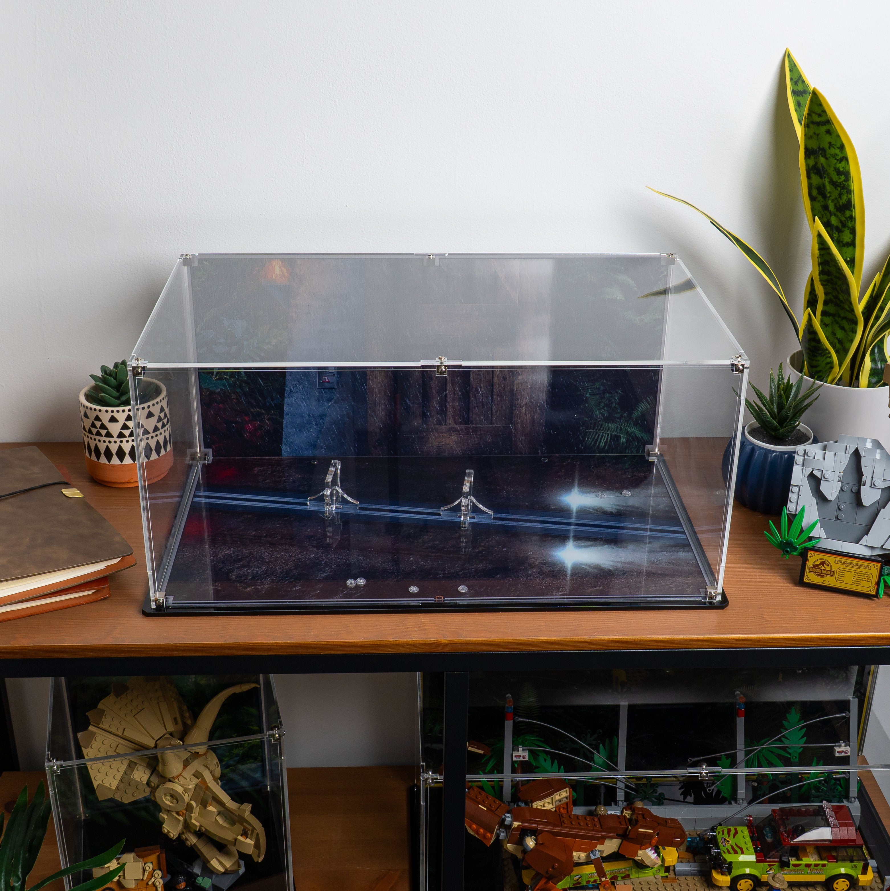 Display Case for LEGO® Jurassic Park Jeep® Wrangler (77984)
