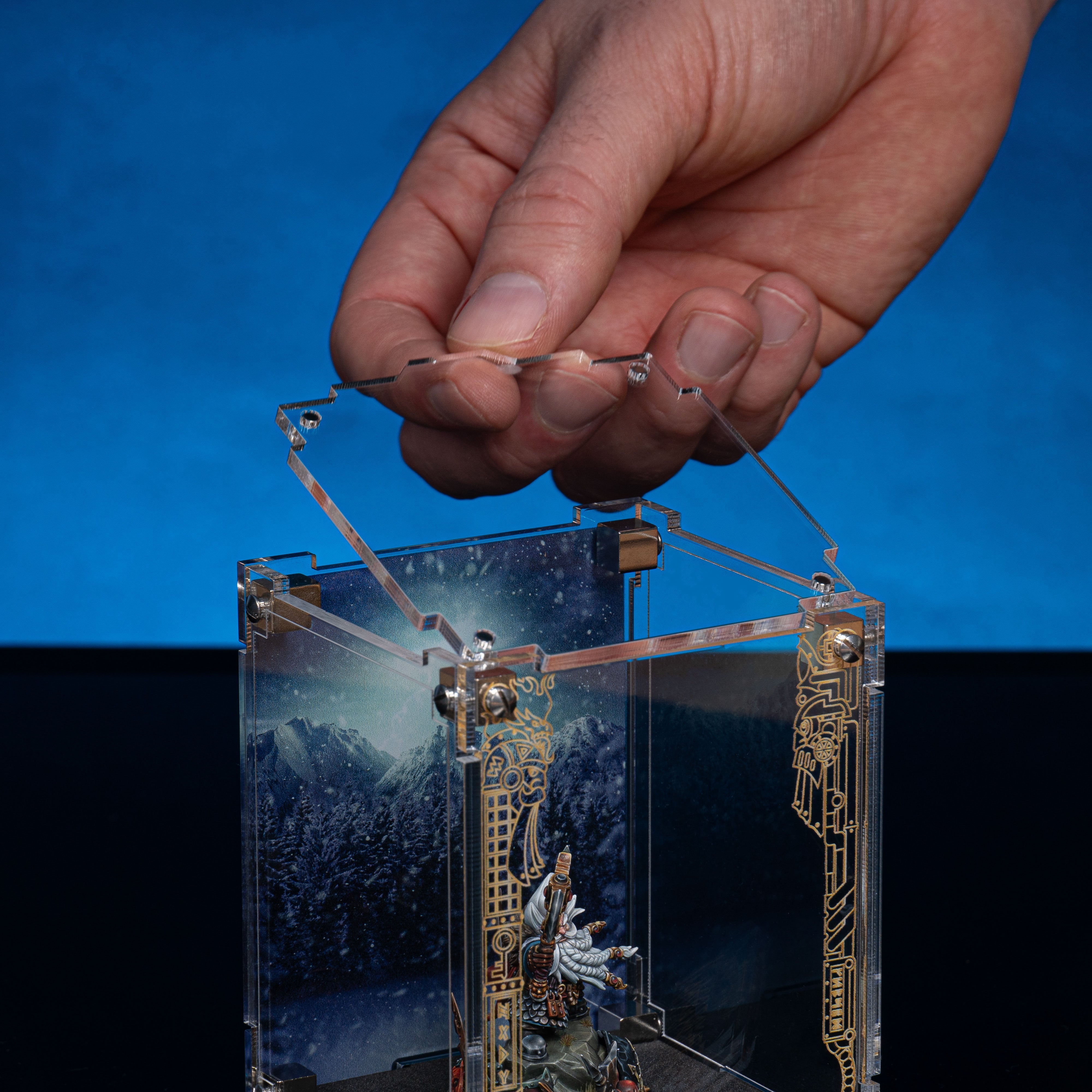 Limited Edition Display Case & Plaque for the Warhammer® Grombrindal Commemorative Anniversary Miniature