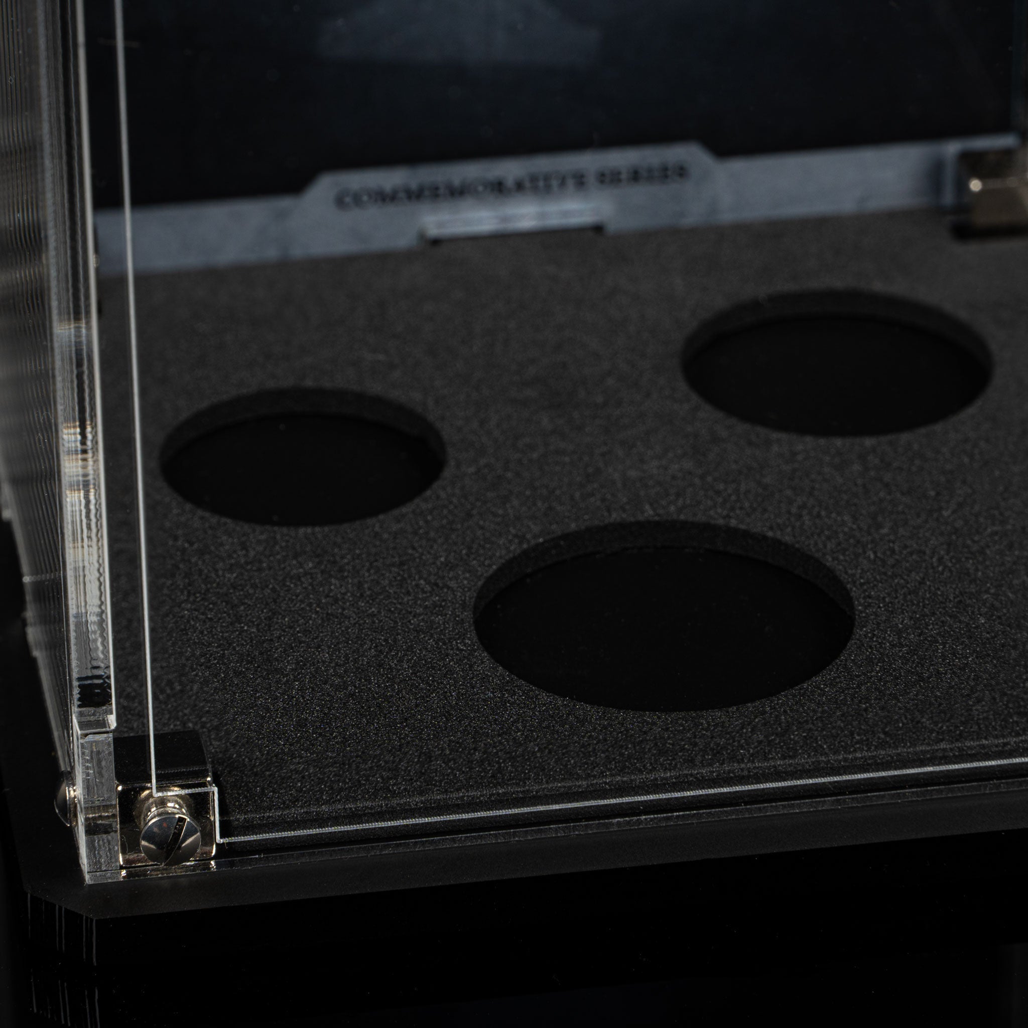 Display Case for Warhammer®+ Imperial Agents - Inquisitor Ostramandeus