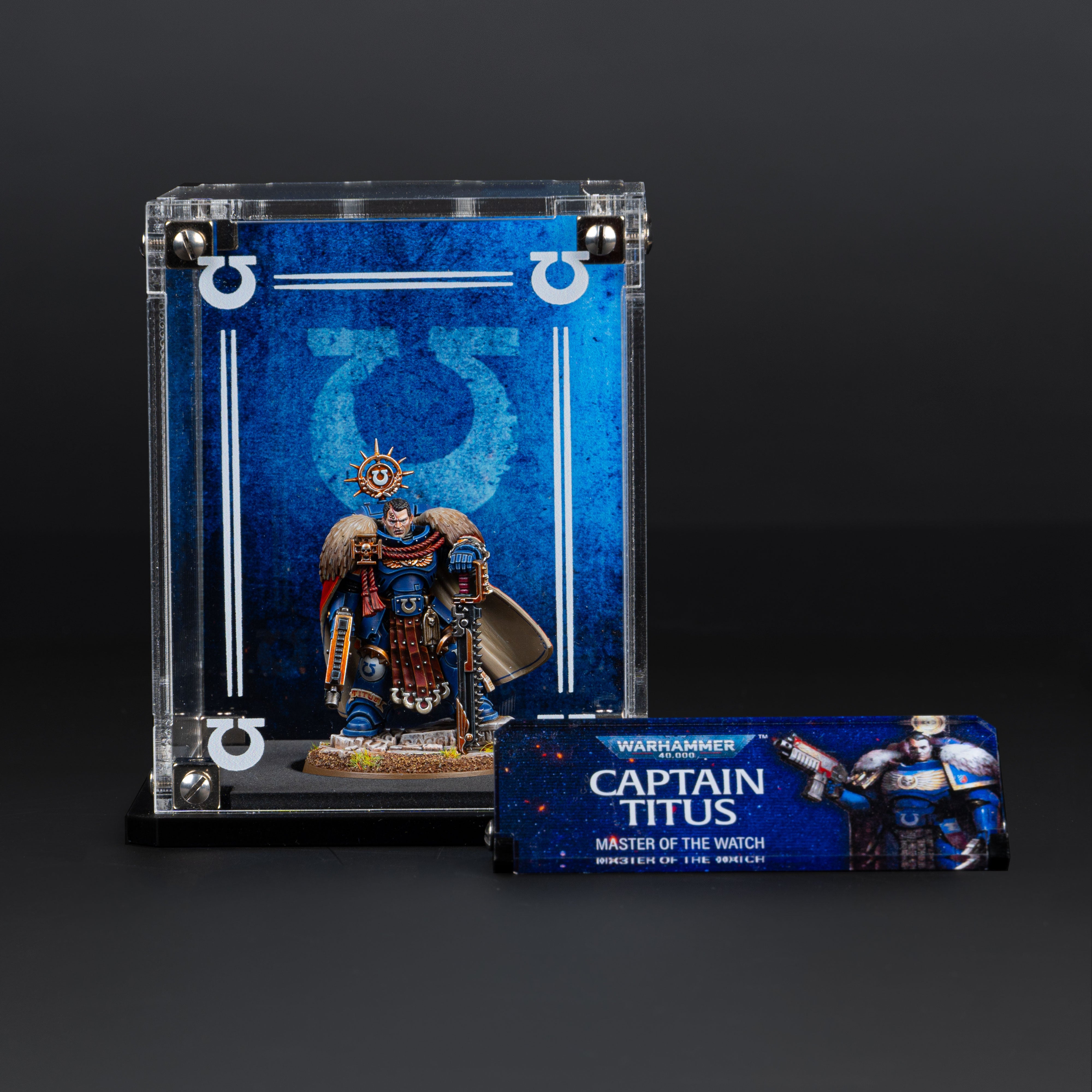 Display Case for Warhammer® 40,000 Captain Titus