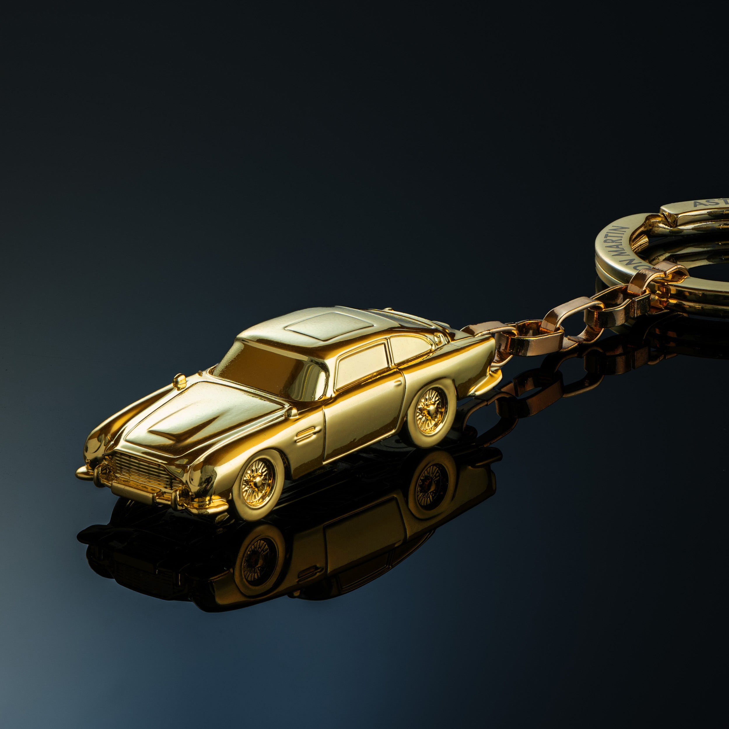 James Bond Aston Martin DB5 Car Keyring - Gold Edition