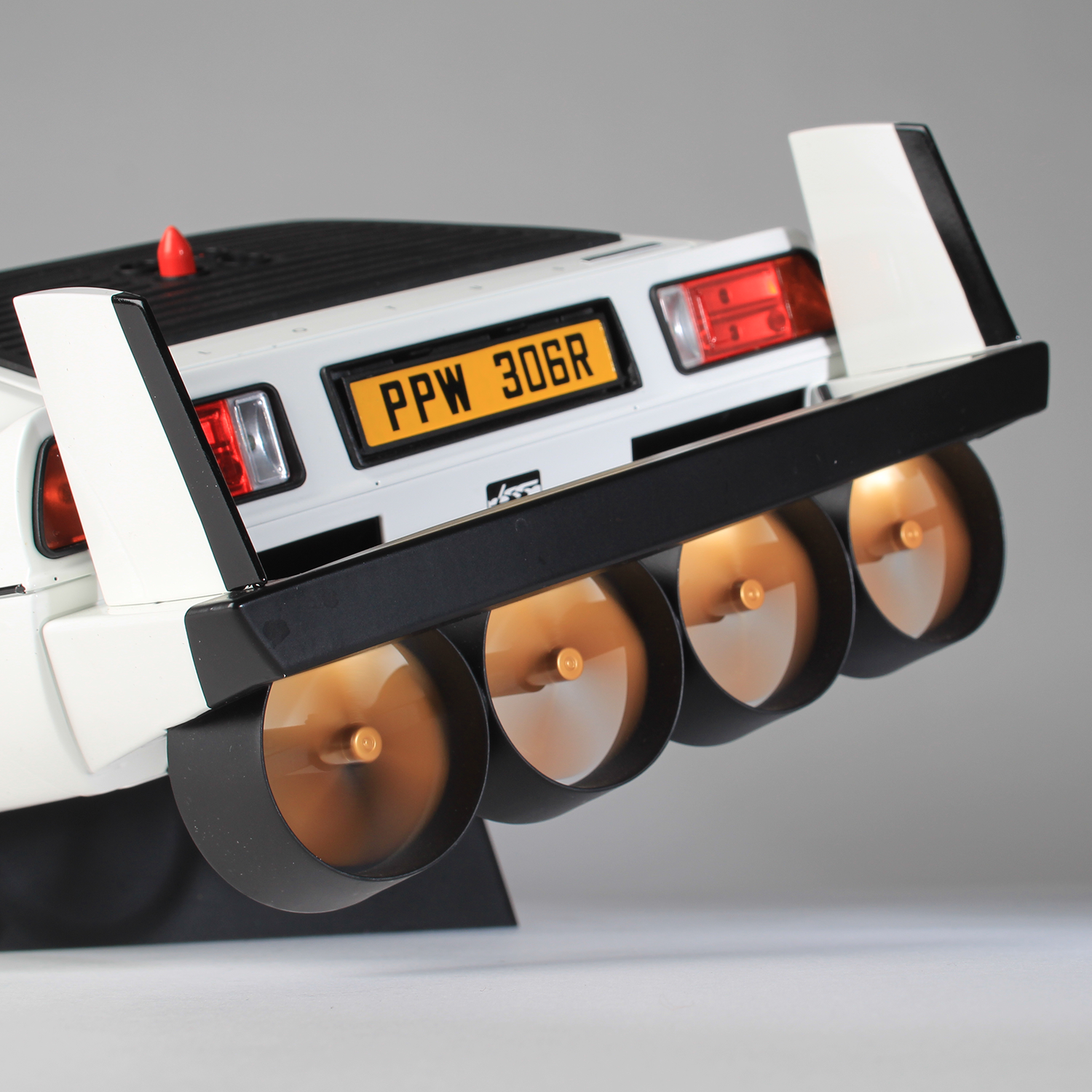 James Bond The Spy Who Loved Me Lotus Esprit Model Car Kit - By Agora Models