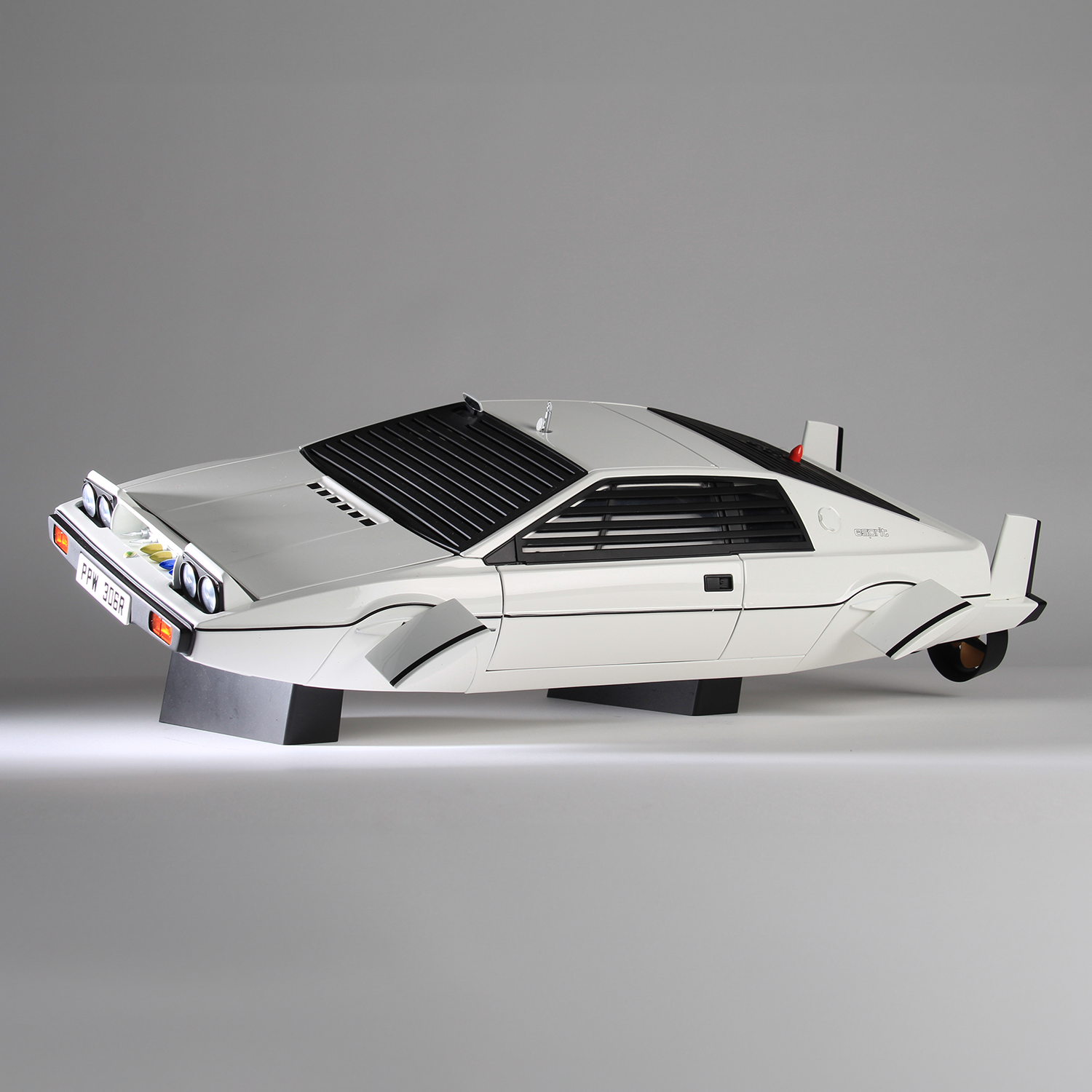 James Bond The Spy Who Loved Me Lotus Esprit Model Car Kit - By Agora Models