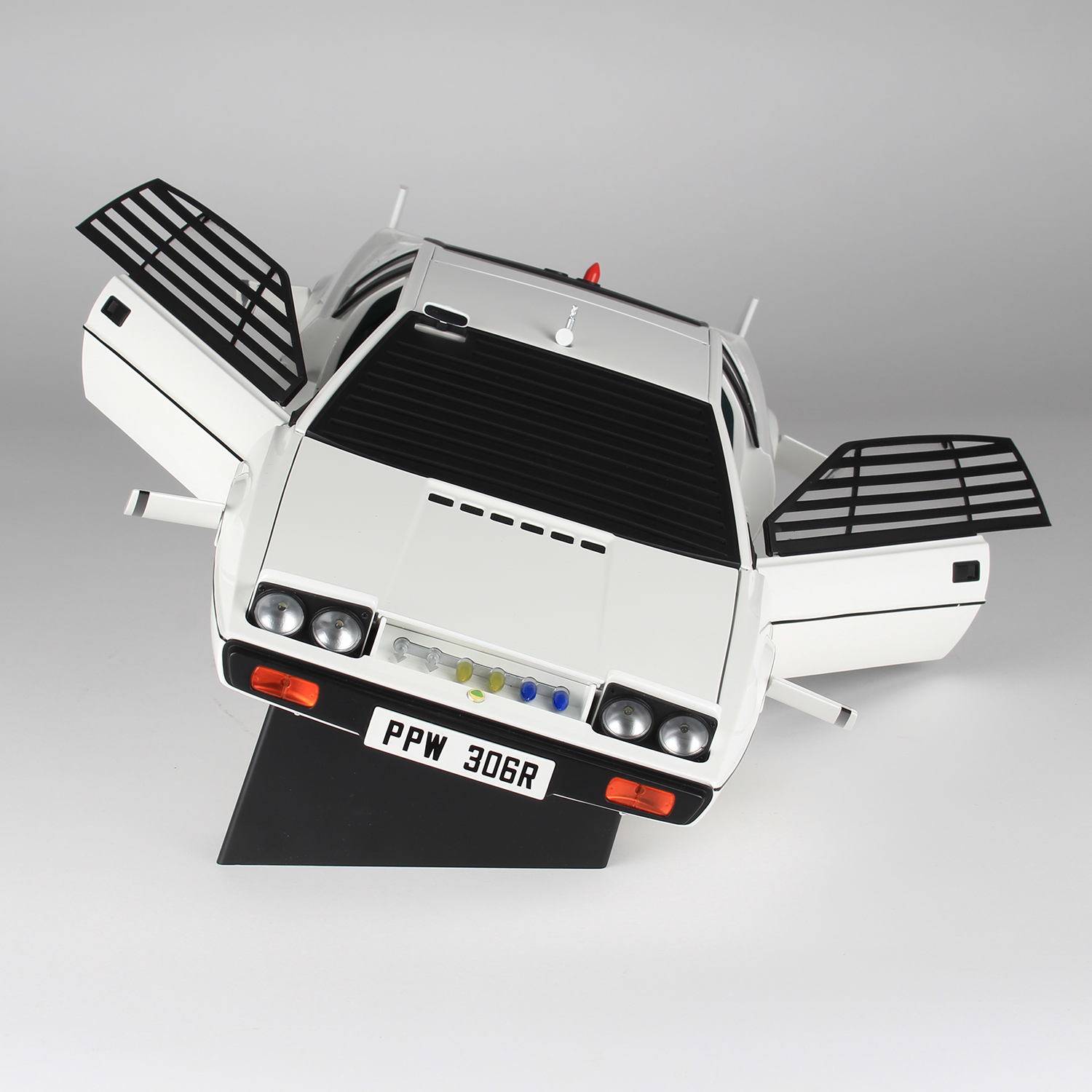 James Bond The Spy Who Loved Me Lotus Esprit Model Car Kit - Collector's Numbered Edition - By Agora Models