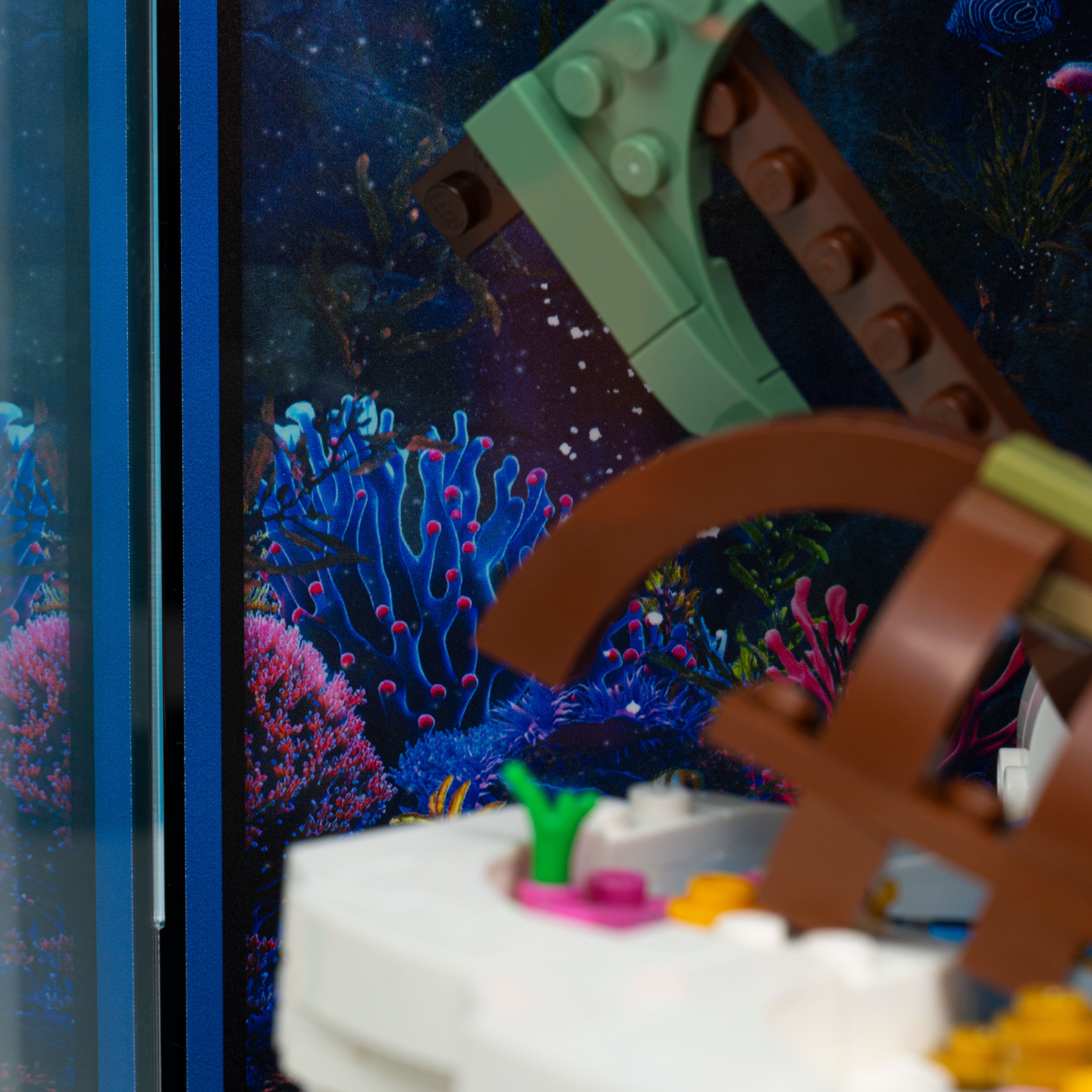 Display Case for LEGO® Disney: The Little Mermaid Royal Clamshell (43225)