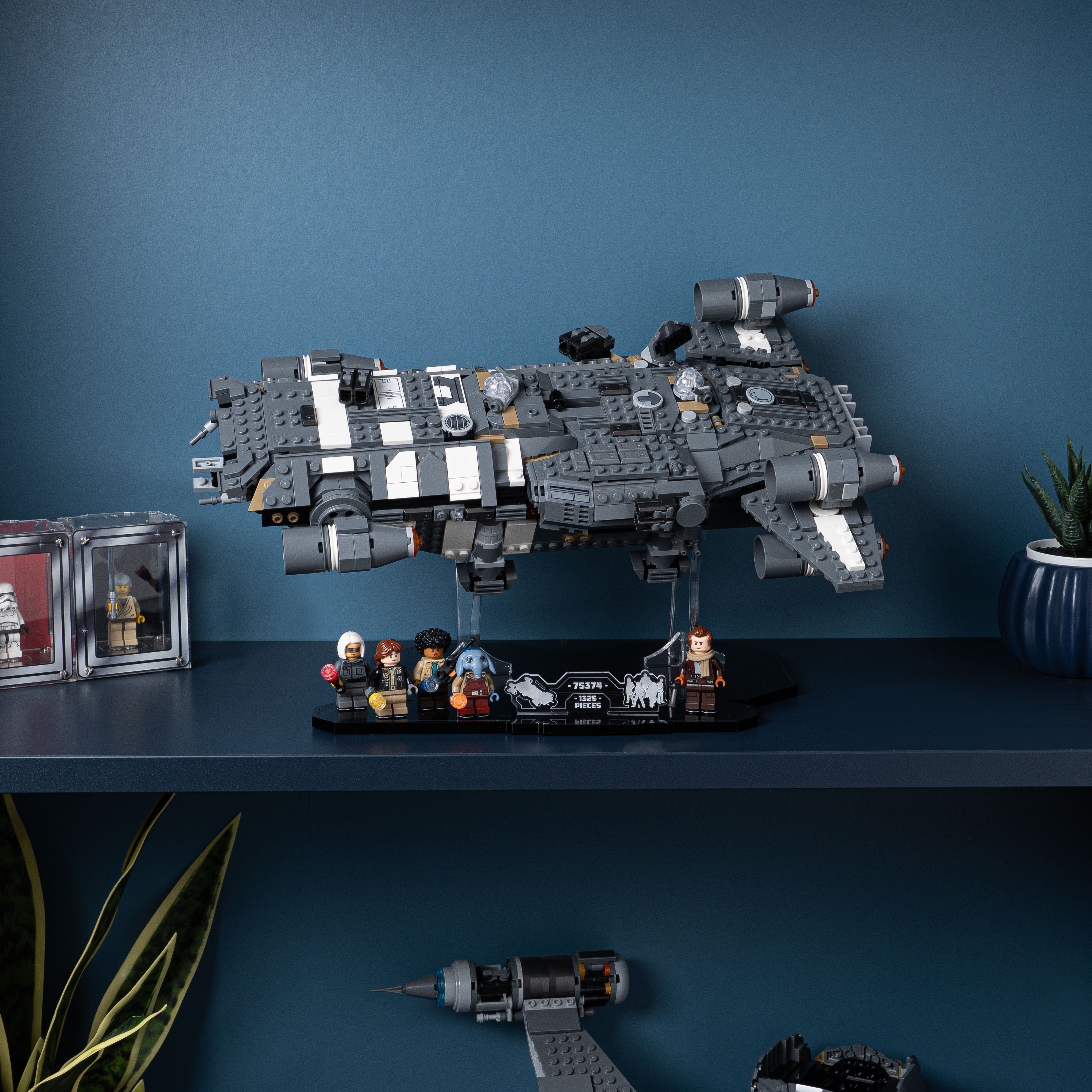 Display Stand for LEGO® Star Wars: The Onyx Cinder (75374)