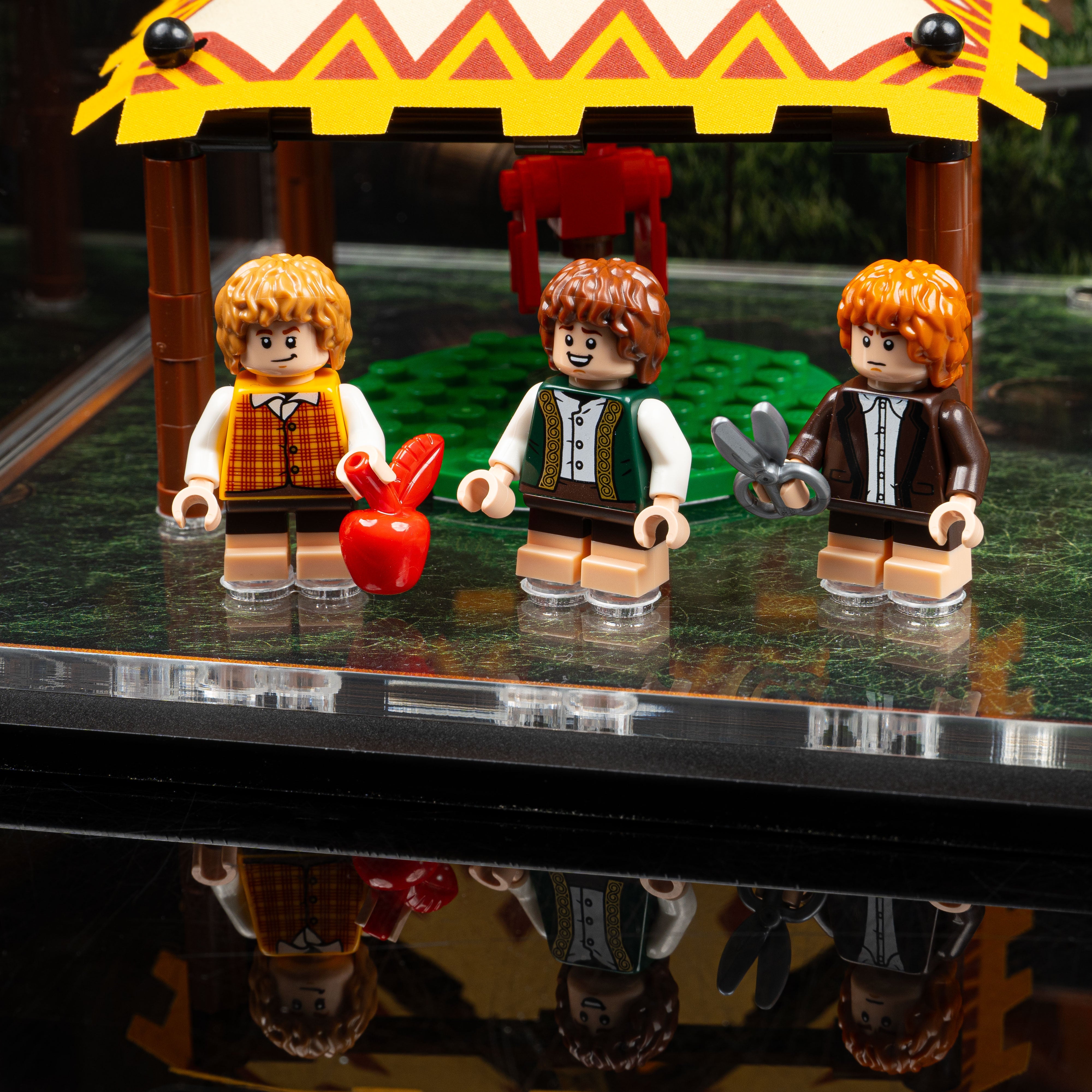 Limited Edition Display Case for LEGO® Icons: Lord of the Rings The Shire™ (10354)