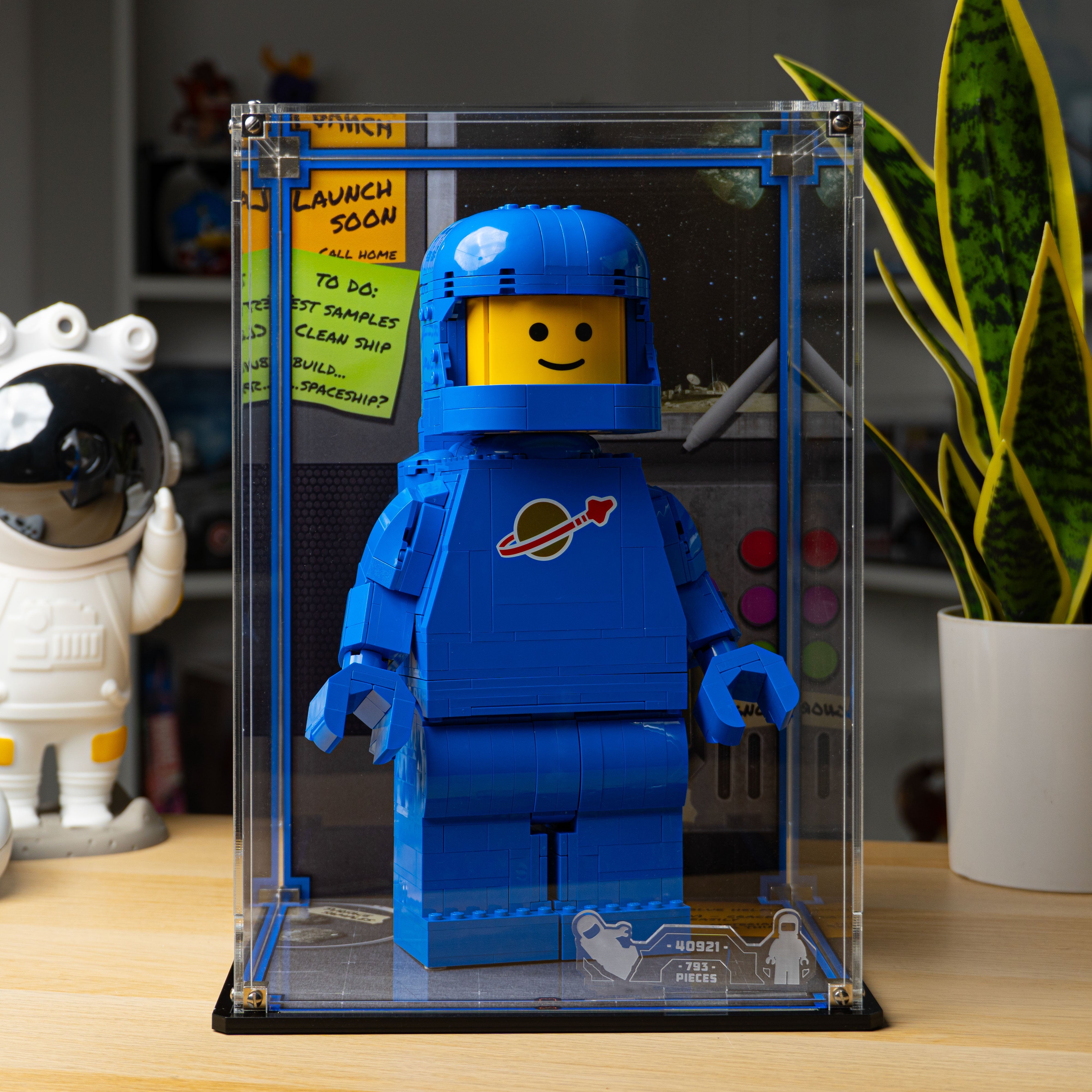 Display Case for LEGO® Up-Scaled Blue Astronaut Minifigure (40921)