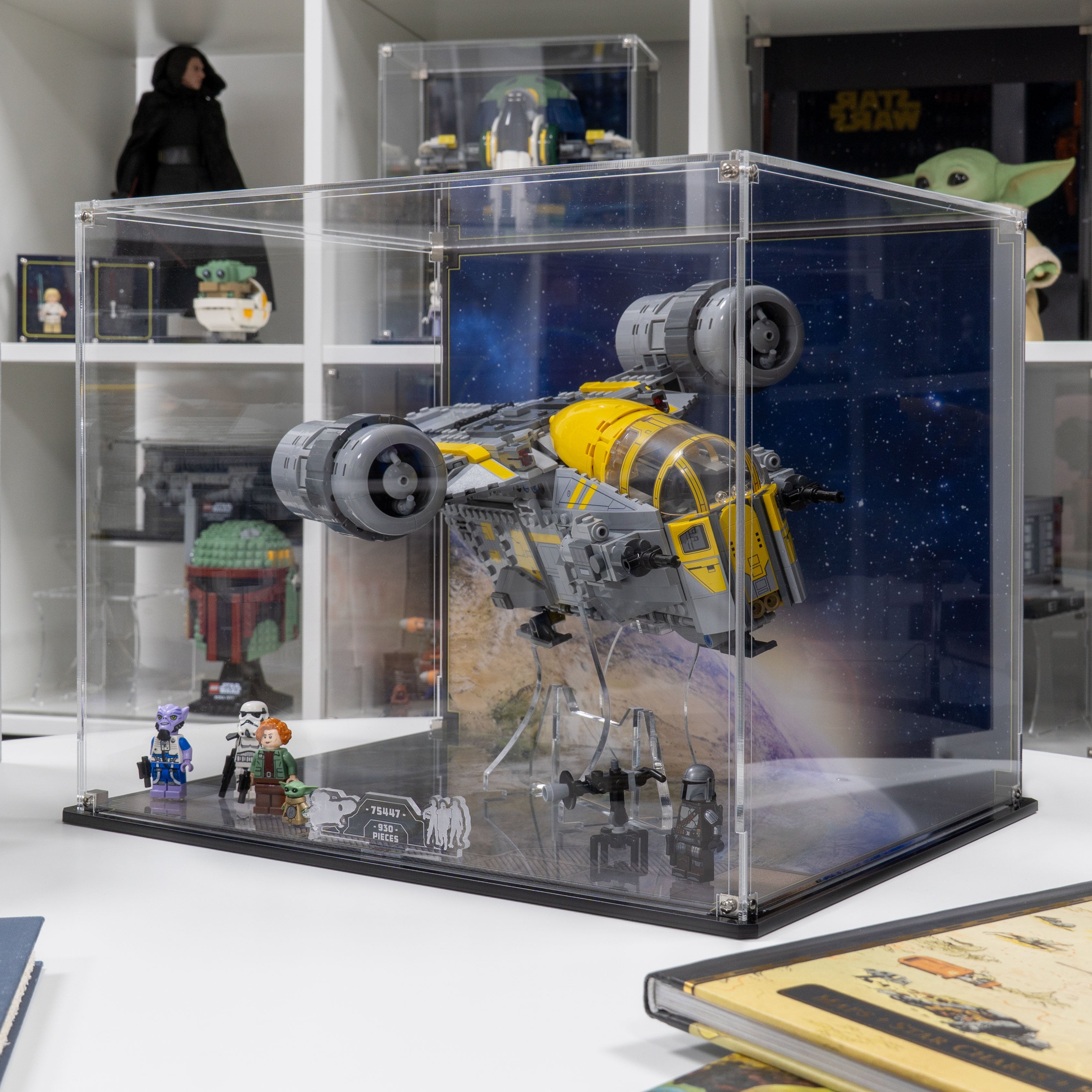 Display Case for LEGO® Star Wars™ The Razor Crest™ (75447)