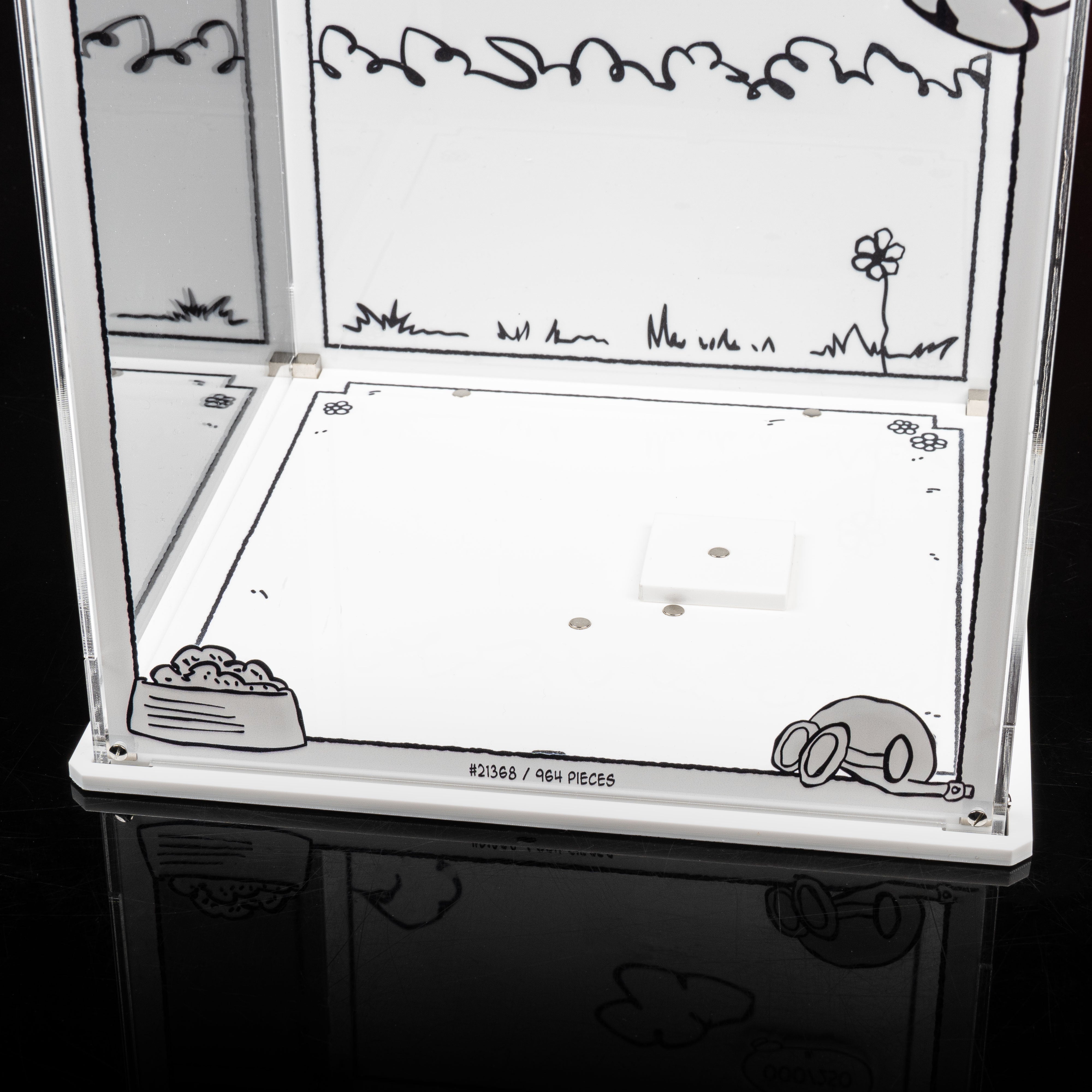 Limited Edition Display Case for LEGO® Ideas: Peanuts: Snoopy's Doghouse (21368)
