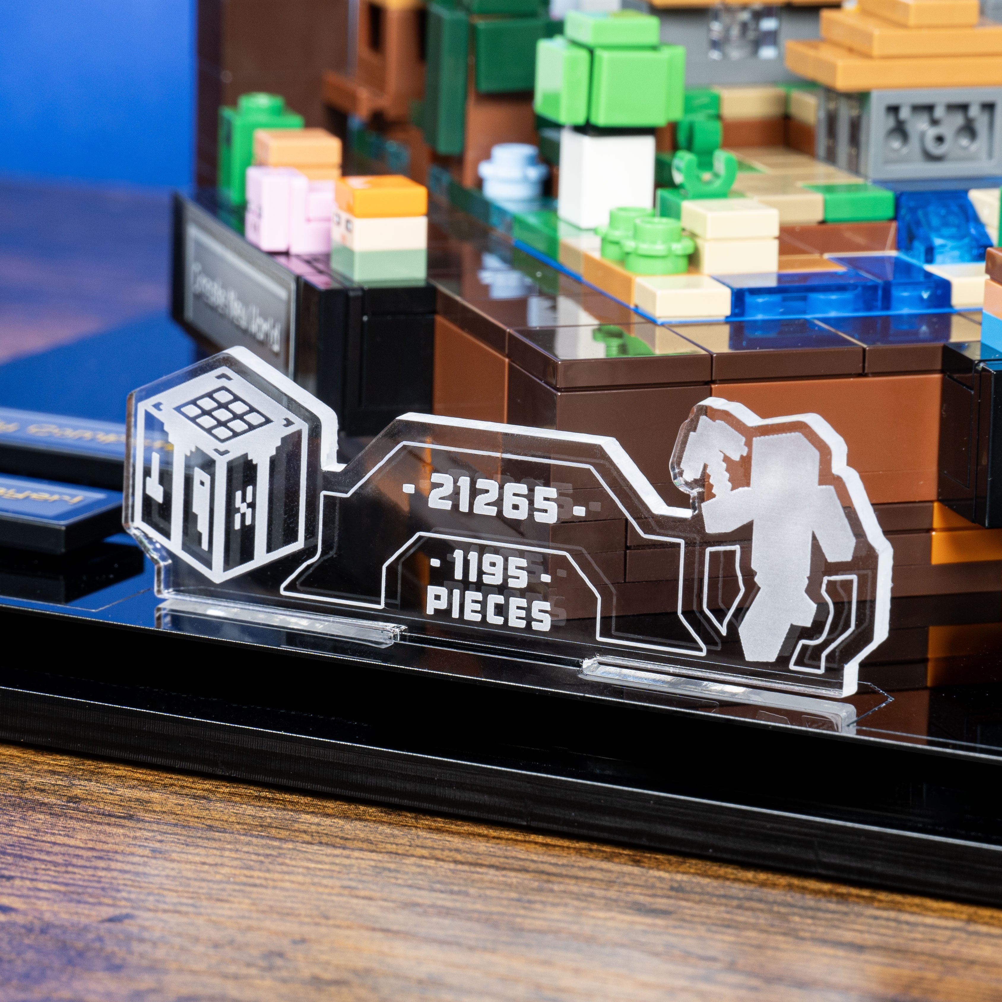 Display Case for LEGO® Minecraft™: Crafting Table (21265)