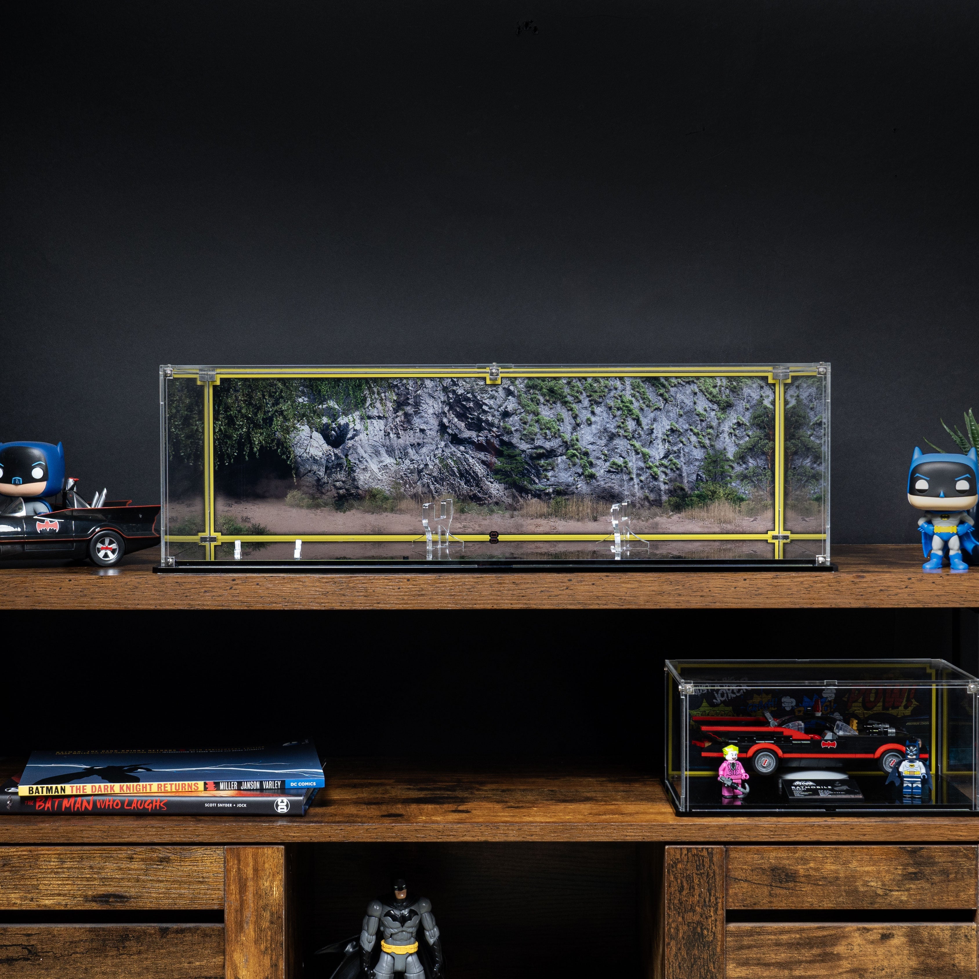 Display Case for LEGO Batman™: The Classic TV Series Batmobile™ (76328)