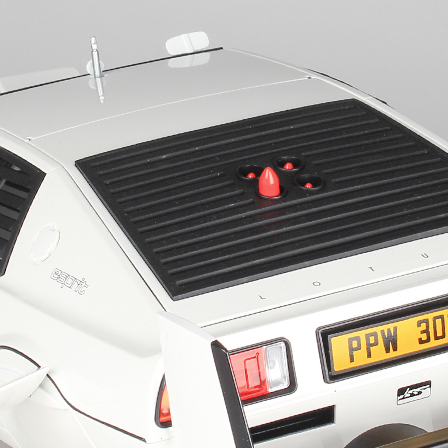 James Bond The Spy Who Loved Me Lotus Esprit Model Car Kit - By Agora Models