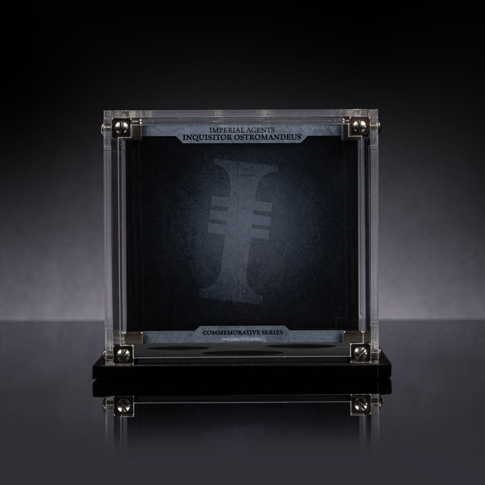 Display Case for Warhammer®+ Imperial Agents - Inquisitor Ostramandeus