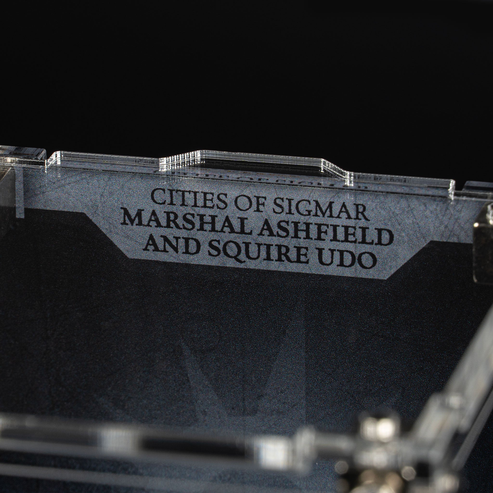Display Case for Warhammer®+ Cities Of Sigmar - Marshall Ashfield And Squire Udo