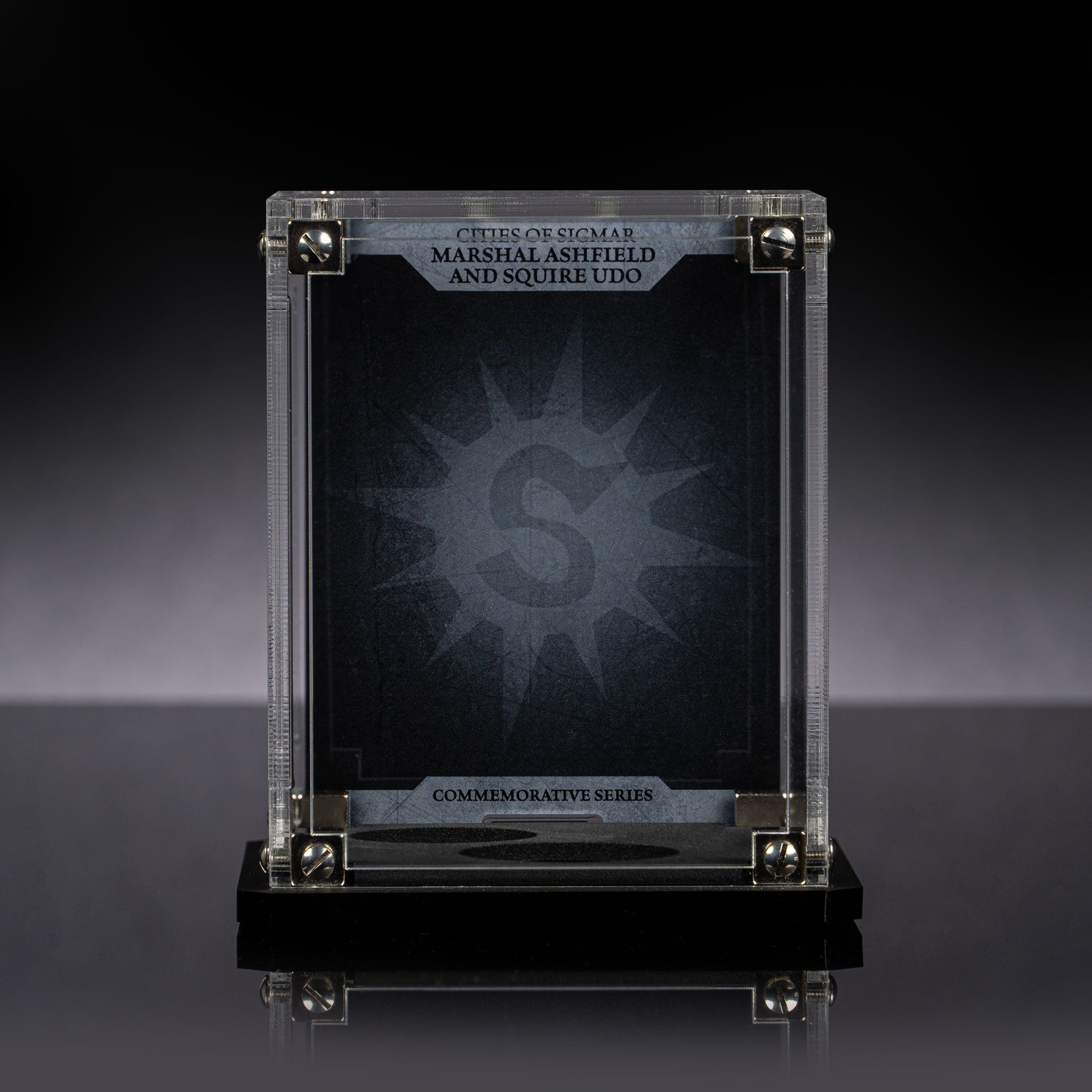 Display Case for Warhammer®+ Cities Of Sigmar - Marshall Ashfield And Squire Udo